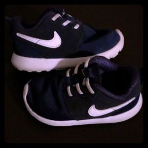 KIDS NIKES